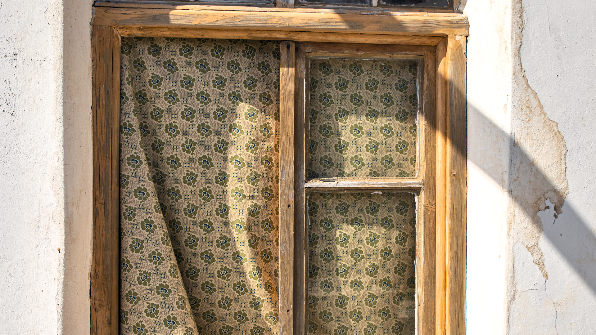 Hand-printed fabrics shaped by<br />
Greek heritage and craft